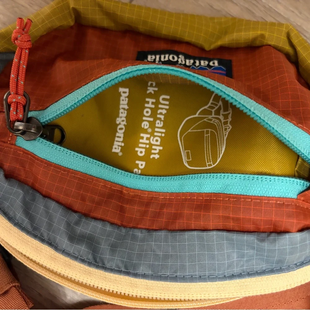 Patagonia Ultralight Black Hole® Mini Hip Pack 1L Cabin Gold